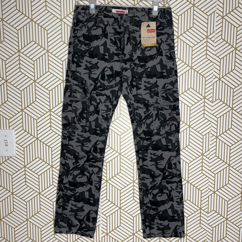 Levi's Slim Cargo camo size 27”x27”